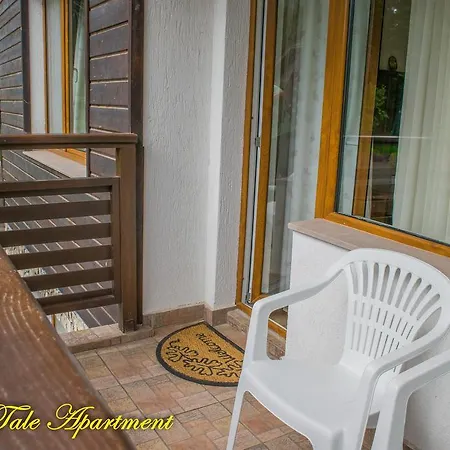Golden Tale Apartment *